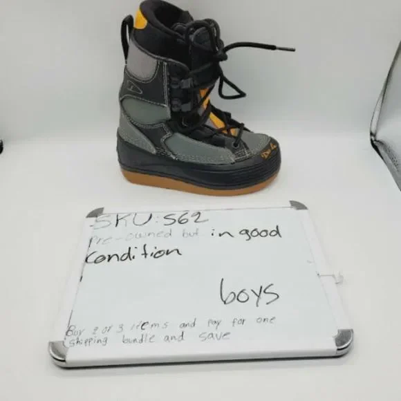 Dee Luxe Boys Snowboarding Boots Size US 210